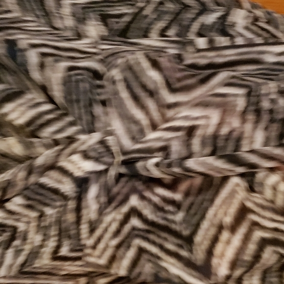 $15 or 2/$20! Cha Cha Vente Striped Grays V-Neck Tunic Size Large - Picture 2 of 9